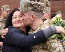 День матері: захисники з передової записали зворушливе відео найріднішим