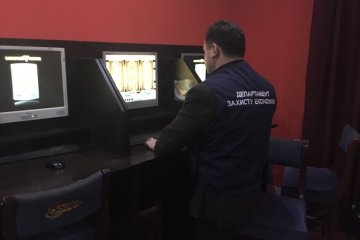 У Львові накрили підпільне казино: зомбі-гравці виходили "голими", деталі скандалу
