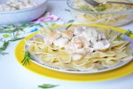 Ніжна курка в молочно-сметанному соусі з грибами