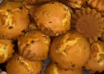 Рыхлые и влажные кексики с изюмом: фото скрин рецепта