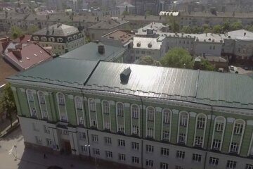 Медуніверситет в Тернополі увійшов у трійку найкращих в Україні - доктор Хаус нервово курить