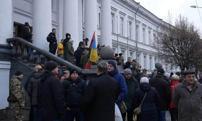 Під міською радою Полтави відбувся протест Нацкорпусу