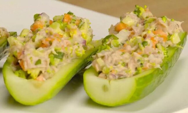 Човники з огірком, фото з вільних джерел