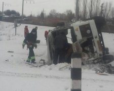 На Виннитчине электропоезд протаранил пассажирский автобус