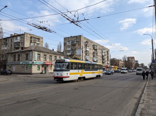 Трамваї та тролейбуси 16 вересня змінять рух: 7 маршрутів зупинять повністю