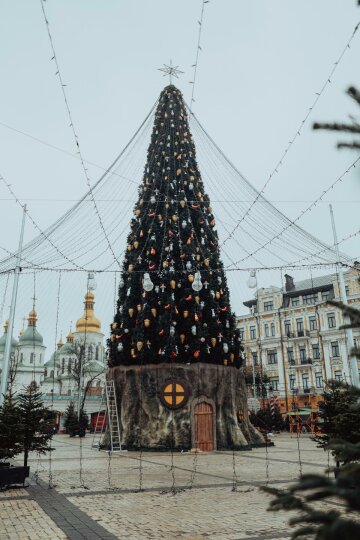 Софийская площадь, елка-фото со страницы КГГА на Фейсбук