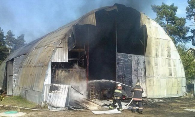 Автомобільний акумулятор  підірвав ангар під Києвом (фото)