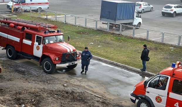У Дніпропетровську загорівся ТРЦ (фото)