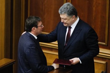 Острый разговор с президентом: Порошенко вызвал Луценко на ковер после заявления об отставке