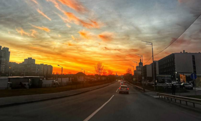 Захід сонця, Київ, фото з соцмереж