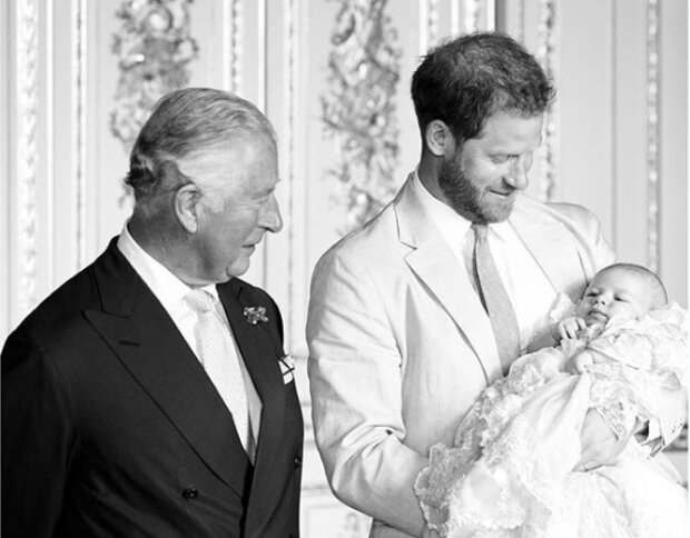 Принци Чарльз та Гаррі з малюком Арчі, фото: Instagram