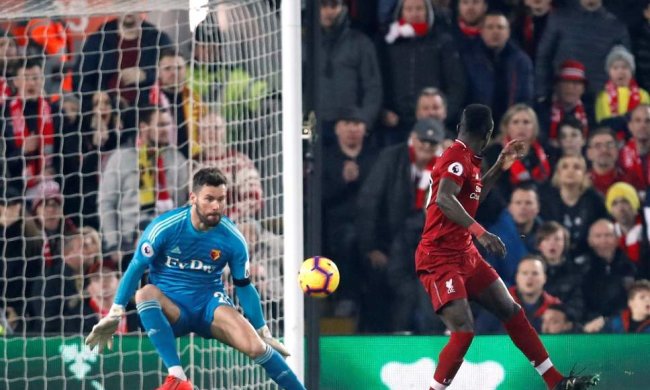 Форвард Ливерпуля забил космический гол пяткой: видео