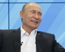 Путин любовался полуголыми красотками, пока Зеленский встречал политзаключенных: как провел важный день президент РФ