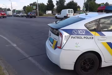 Голий і нервовий киянин намагався виколоти собі око