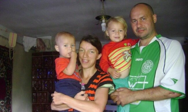 У Львові шукають вагітну у червоному халаті