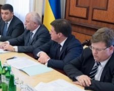 Гройсман звалив відповідальність за скорочення на свого "папєрєдніка"