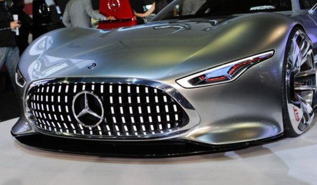 Mercedes-Benz внедряет беспроводную зарядку для электрокаров