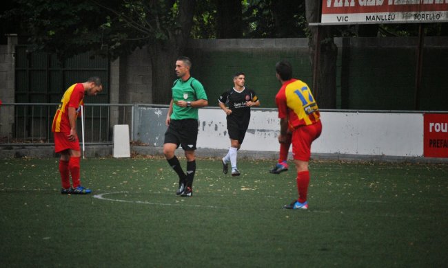 Вратарь избил судью за незасчитанный гол: видео