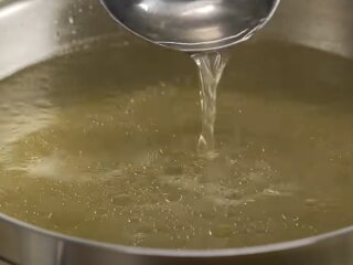 Курячий бульйон, скріншот: Youtube