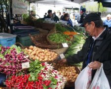 Будто своей нет: молодой картофель подорожал из-за белорусов