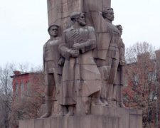 Смерть і голод: радикали "покращили" багаторічний пам'ятник