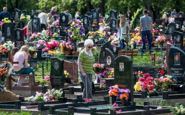 Житлова забудова і кладовища: з'явилася цікава карта України