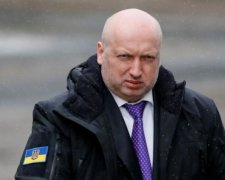 Похоронная процессия: Турчинов поздравил Путина с "победой"