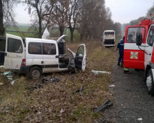 Молодi львiв'яни знайшли смерть на весiллi: знiс разом iз зупинкою, подробицi кошмару