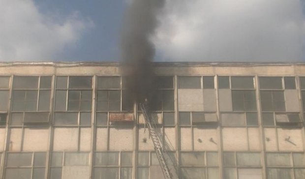 В Харькове из-за короткого замыкания сгорел текстильный цех