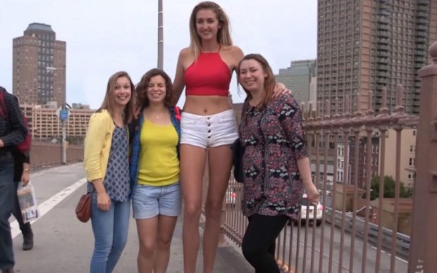 Как живется самой высокой девушке в крупнейшем городе