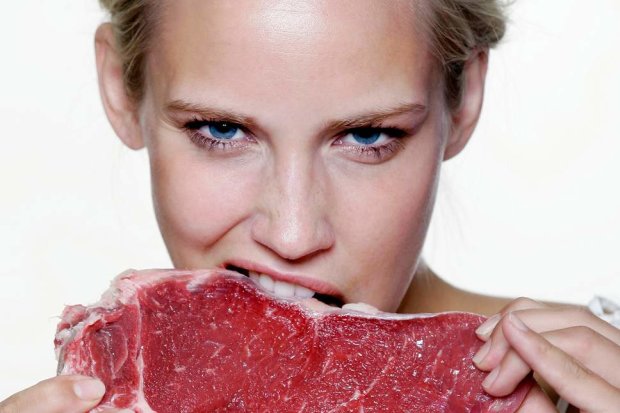 Дайте мяса: как сексуальное желание влияет на диету мужчин