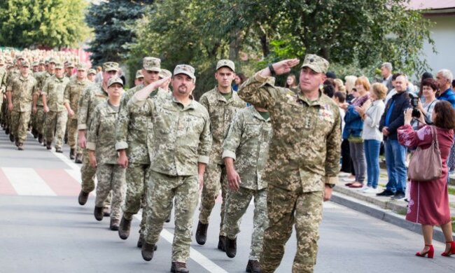 Львов, встречай героев: украинские бойцы едут домой с Донбасса, когда готовить цветы и обьятия