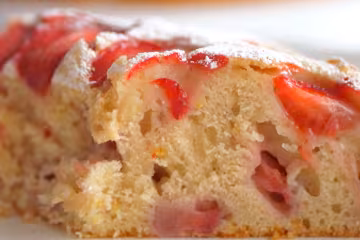 Пирог с клубникой, скриншот: YouTube