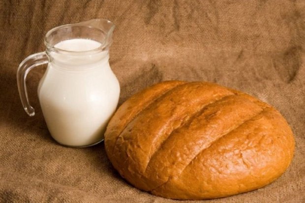 хліб і молоко