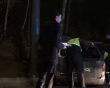 Во Львове молодая автоледи на скорости врезалась в электроопору - медики были бессильны