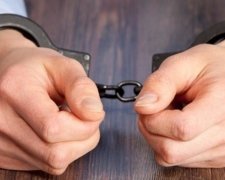 Чиновник намагався втекти до Криму з трьома мільйонами