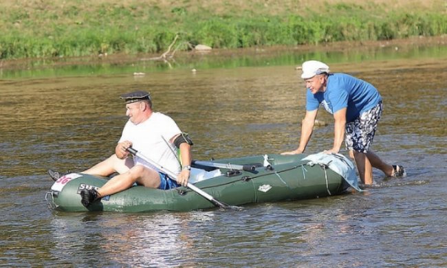 В ужгородській регаті "Пішкодралом по воді" перемогла ванна (фото)
