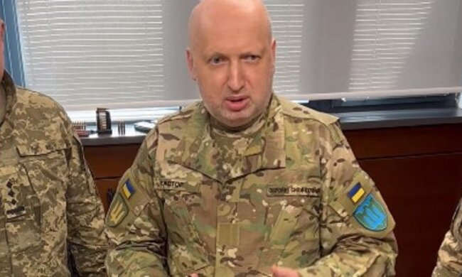 Турчинов полакомился "головой" путина, но мозгов там не нашел: "Каждый желающий..."