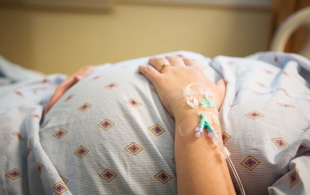 Не дочекалася малюка: в Україні вірус "пожирає" всіх на своєму шляху, першою померла породілля