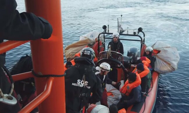 Човен, фото: скріншот з відео