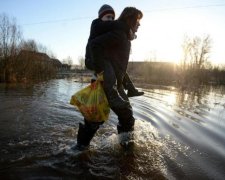 Проливные дожди спровоцировали потоп на Закарпатье