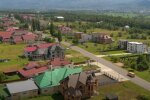 Леся Никитюк заглянула в гости к самым богатым селянам с дворцами в 15 комнат