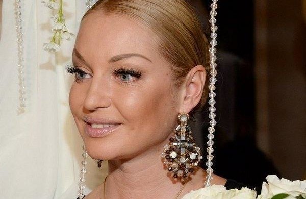 Дякую за дочку! Волочкова вирішила підбити клини до колишнього
