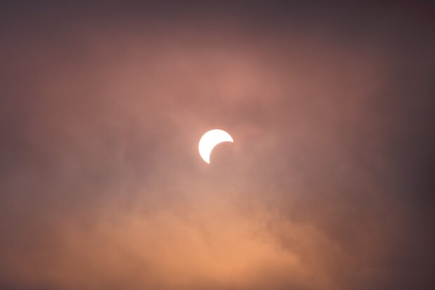Сонячне затемнення, фото Pxhere