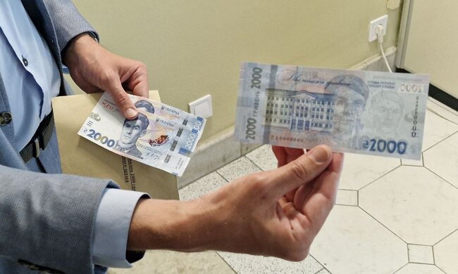 Банкнота 2000 гривень с портретом Василия Стуса