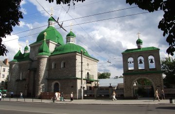 Таємничий віщий знак помітили в храмі Тернополя: відкрилися самі