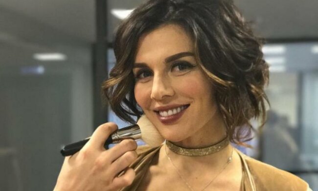 Джинсовые трусы и ноги-трубы: Седокова разочаровала фанатов