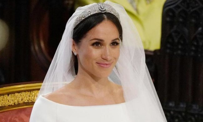 Как сделать свадебную прическу Меган Маркл за 15 минут: фото