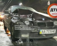 Біля пішохідного переходу в Києві Mitsubishi розбив BMW і Honda (фото)