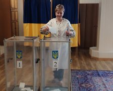 Выборы в Раду 2019: в Авдеевке украинцам подсунули ручку с исчезающими чернилами, видео